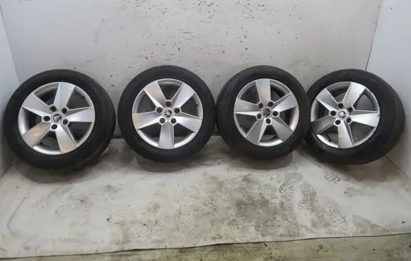 Skoda Octavia Mk3 (5E) R15 alloy rim 