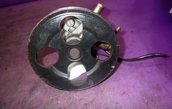 Mitsubishi Carisma Power steering pump
