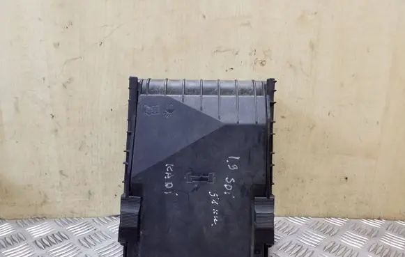 Volkswagen Caddy Fuse box cover 1K0937132F