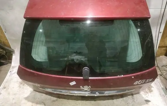 Peugeot 407 Tailgate/trunk/boot lid RAUDONAS