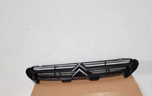 Citroen Saxo Quarter panel pressure vent 96019