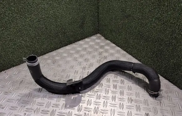 Renault Trafic III (X82) Engine coolant pipe/hose 215010197R