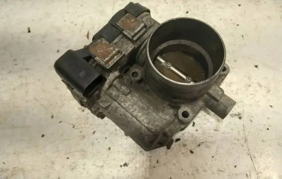 Volkswagen Golf V Throttle valve 03C133062A