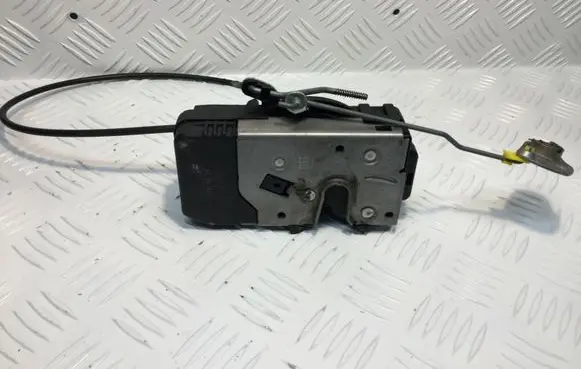 Renault Trafic II (X83) Front door lock 8200008261