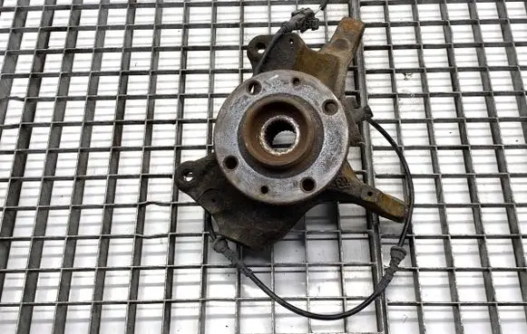 Renault Twingo II Front wheel hub spindle knuckle 