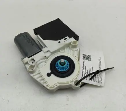 Volkswagen Scirocco Front door window regulator motor 1Q0959702H 5K0959792A