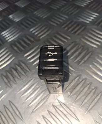 Toyota RAV 4 (XA40) AUX in-socket connector 8619042040