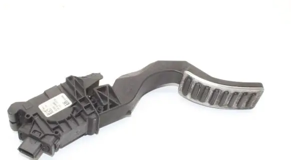 Volvo XC40 Accelerator throttle pedal 32143989