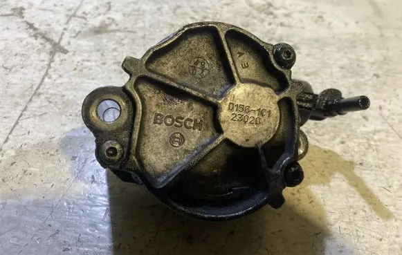 Citroen C4 I Vacuum pump D1561C1 23020