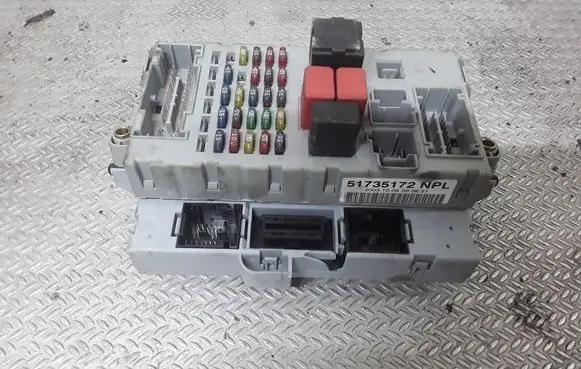 Fiat Punto (176) Fuse module 51735172NPL