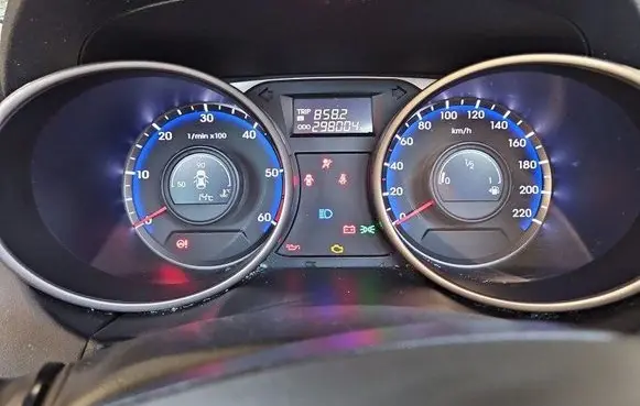 Speedometer (instrument cluster)