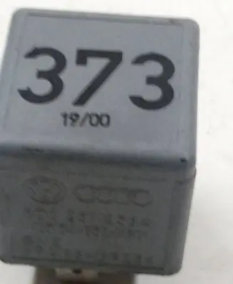 Volkswagen PASSAT B5 Day light relay 8D0951253A