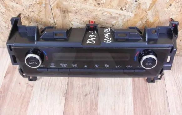 Toyota Yaris Cross Climate control unit 559000DC60