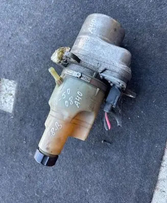 Volvo V50 Power steering pump 5N513K514AE