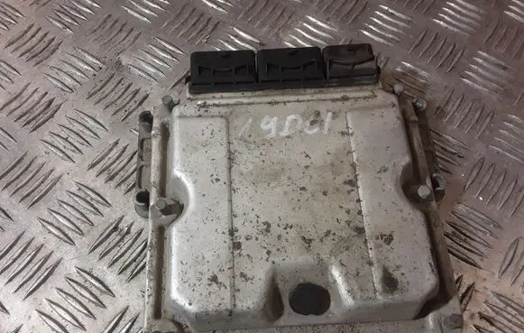 Renault Laguna II Engine control unit/module 9200153946 0281010556