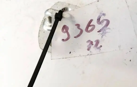 Toyota Yaris Front door lock loop/hook striker 