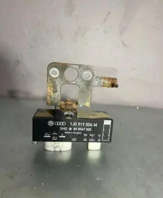 Volkswagen Polo Coolant fan relay 1J0919506M 898967000
