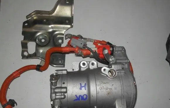 Mitsubishi Outlander Air conditioning (A/C) compressor (pump) AKJ200A304