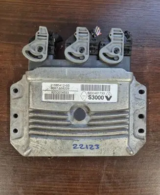 Renault Clio III Engine control unit/module 215854126B 8200504593 8200461733