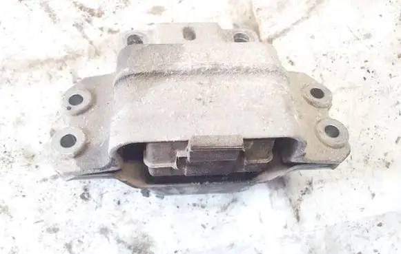 Skoda Superb B6 (3T) Engine mount bracket 173149a