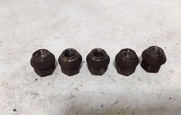 Opel Astra J Nuts/bolts 