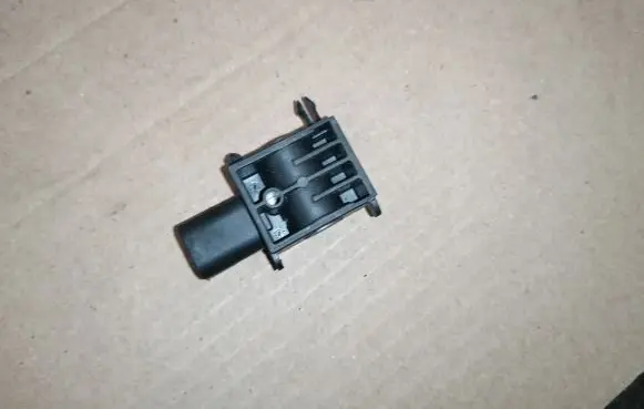 Hyundai Santa Fe Airbag deployment crash/impact sensor 959202B000
