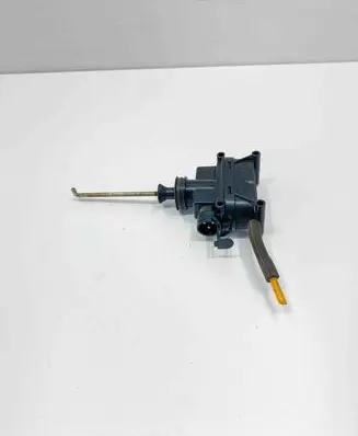 Engine mount vacuum valve