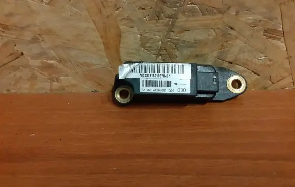 Mercedes-Benz S W220 Airbag deployment crash/impact sensor 2208204426 327