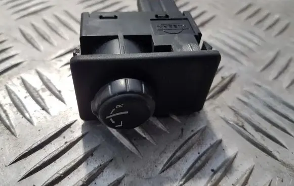 Nissan Almera Tino Wing mirror switch xht