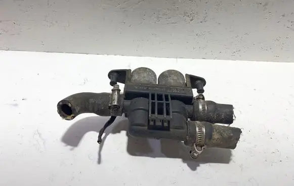 BMW 5 E39 Coolant heater control valve 1147412137 8374995
