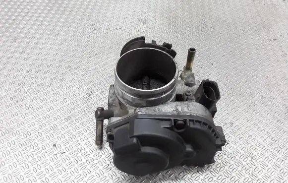 Volkswagen Golf IV Throttle valve 06A133066E