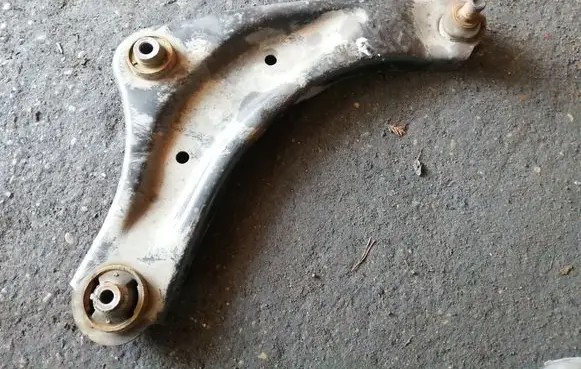 Nissan Juke I F15 Front lower control arm/wishbone