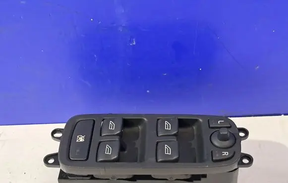 Volvo V50 Electric window control switch 30710787 30710788