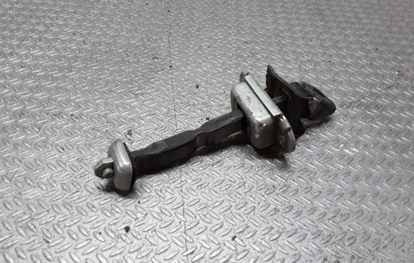 Skoda Octavia Mk2 (1Z) Rear door check strap stopper