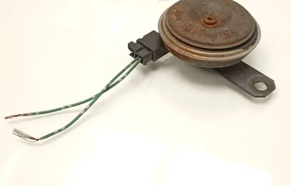 Suzuki Grand Vitara II Horn signal E13000026