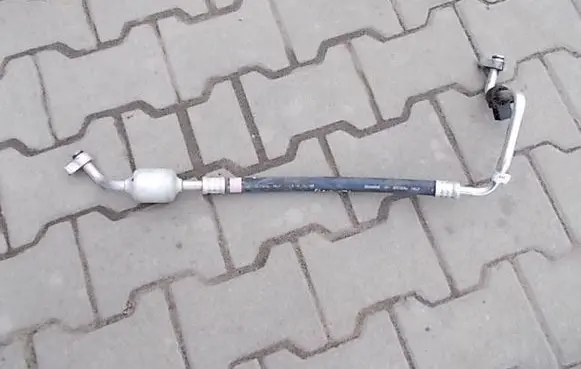 Toyota Avensis T270 Gearbox oil cooler pipe/hose 
