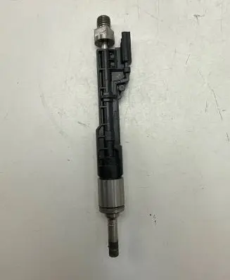 BMW 2 F22 F23 Fuel injector 7645960