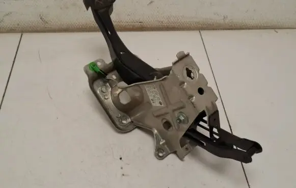 Volkswagen Golf V Brake pedal 1K1721057L