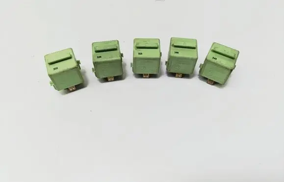 BMW 5 E39 Other relay 8373700