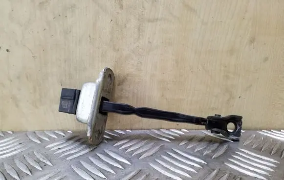 Mitsubishi Pajero Rear door check strap stopper