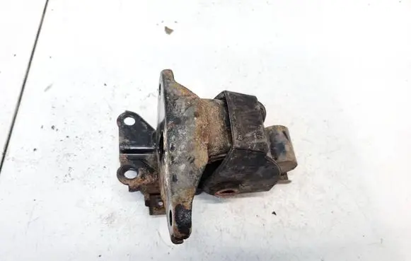 Engine mount bracket