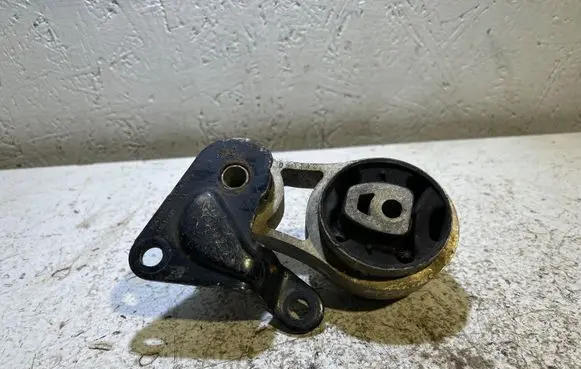 Ford Fiesta Engine mount bracket