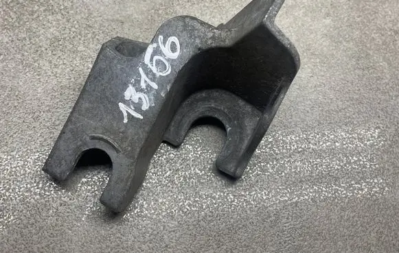 Opel Zafira C Gear shift cable bracket 55588983