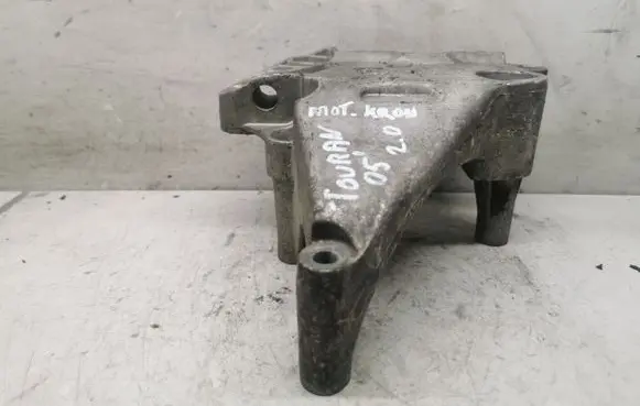 Volkswagen Touran I Engine mounting bracket 03G199207A