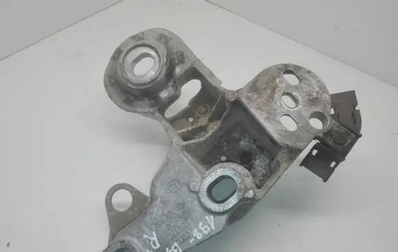 Audi A4 S4 B7 8E 8H Engine mounting bracket 8E0199352F