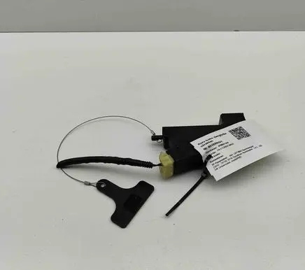 Fuel tank cap lock