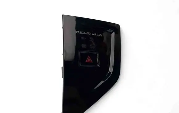Volkswagen Polo VI Hazard light switch G0953509K