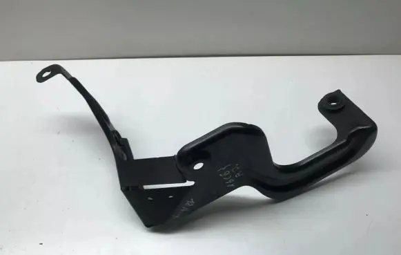 Audi A6 S6 C6 4F Intercooler pipe mounting bracket 4F0145814B 4F0145814