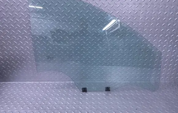 Dacia Sandero III Front door window glass four-door 803007279R