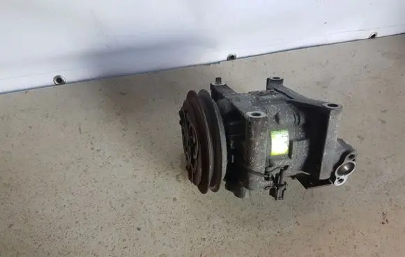 Nissan X-Trail T30 Air conditioning (A/C) compressor (pump) 926005M301 582056096
